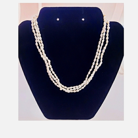 Jewelry - VINTAGE FRESHWATER PEARLS NECKLACE